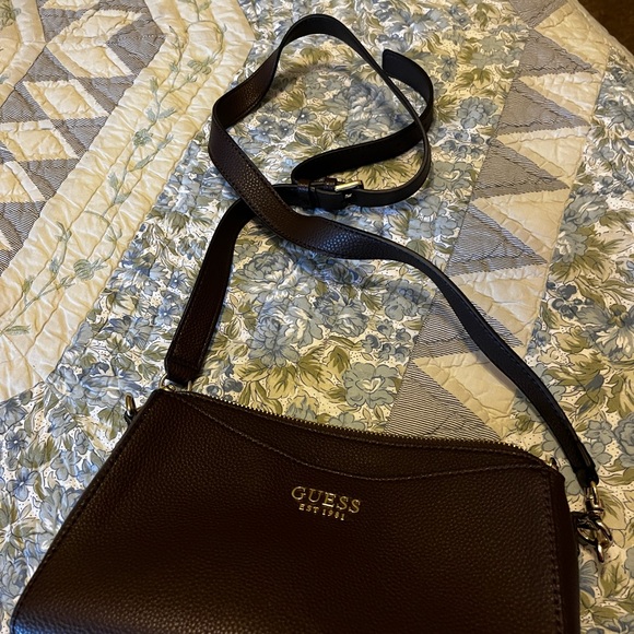 Brown Guess Crossbody/Shoulder bag. - Picture 2 of 3